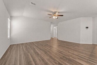 108 Pivot Dr in Taylor, TX - Building Photo - Building Photo