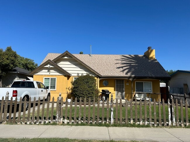 450 N Taylor St in Hemet, CA - Building Photo - Building Photo