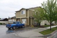 11026 W Garverdale Ln in Boise, ID - Foto de edificio - Building Photo