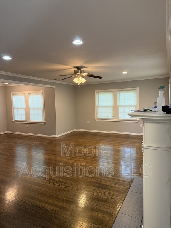 property at 1602 N Lockhart St