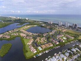 3206 S Lakeview Cir in Fort Pierce, FL - Building Photo