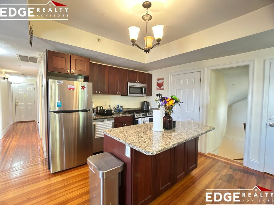 107 Fisher Ave in Boston, MA - Building Photo