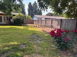 4641 Scenic Dr in Eugene, OR - Building Photo - Building Photo