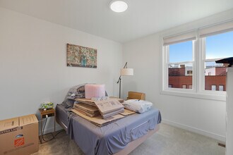 2854 N River Walk Dr in Chicago, IL - Building Photo - Building Photo