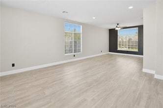 747 Canyon Crest Dr in Las Vegas, NV - Building Photo - Building Photo