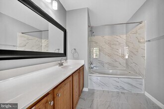 13117 Kidwell Field Rd in Herndon, VA - Building Photo - Building Photo