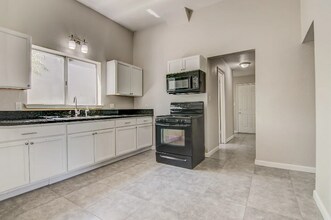 3210 40th St in Sacramento, CA - Building Photo - Building Photo