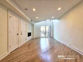 944 W Grace St in Chicago, IL - Building Photo