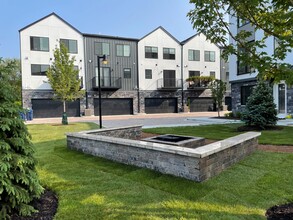 Bloom Street Townhomes - 425 Bloom St in Highland Park, IL - Building Photo - Building Photo