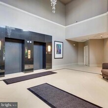 1625 International Dr, Unit 319 in McLean, VA - Foto de edificio - Building Photo