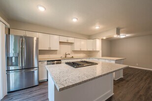 5590 Timber Ln in Shorewood, MN - Building Photo