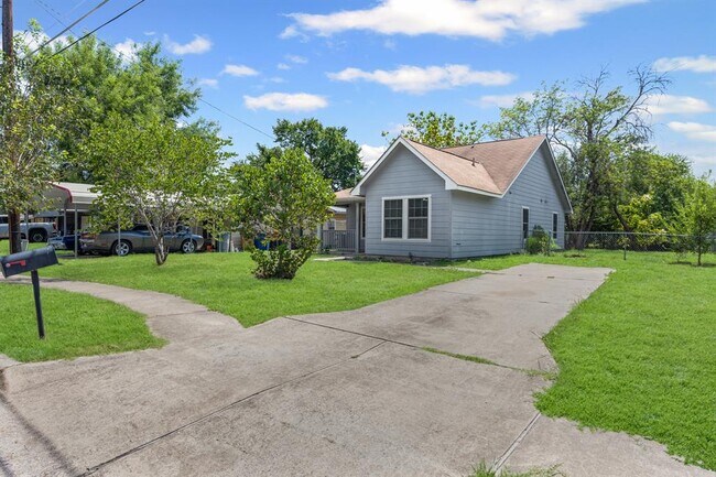 6109 Club Terrace in Austin, TX - Building Photo - Building Photo