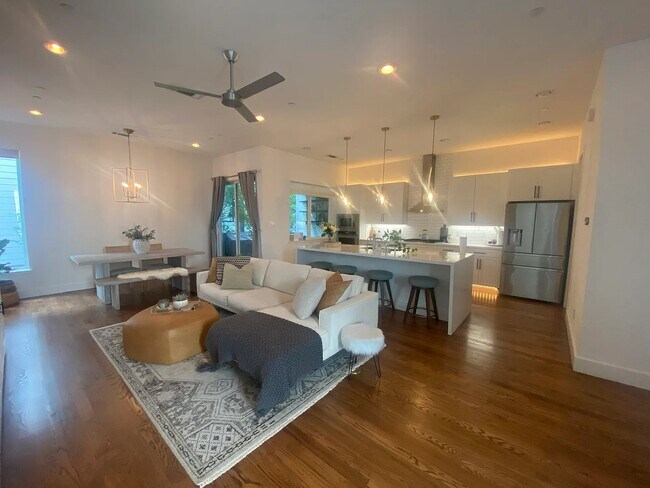 5705 Bryan Pky in Dallas, TX - Foto de edificio - Building Photo