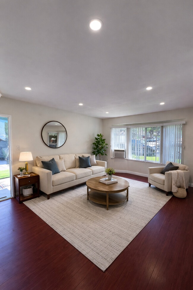 421 E Acacia Ave in Glendale, CA - Foto de edificio - Building Photo