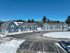 20 Topaz Ln in Rochester, NH - Foto de edificio - Building Photo