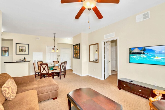8113 Resort Village Dr in Orlando, FL - Building Photo - Building Photo