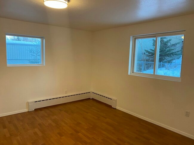 3708 Jewel Lake Rd in Anchorage, AK - Building Photo - Building Photo