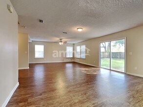 9734 Hazel Lake Dr in Jacksonville, FL - Building Photo - Building Photo