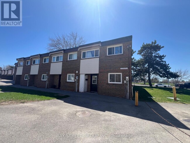 67 Godstone Rd in Toronto, ON - Building Photo - Building Photo