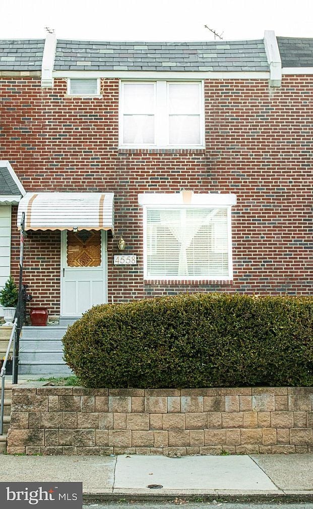 property at 4558 Oakmont St