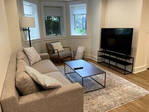 2018 N Oakley Ave in Chicago, IL - Foto de edificio - Building Photo