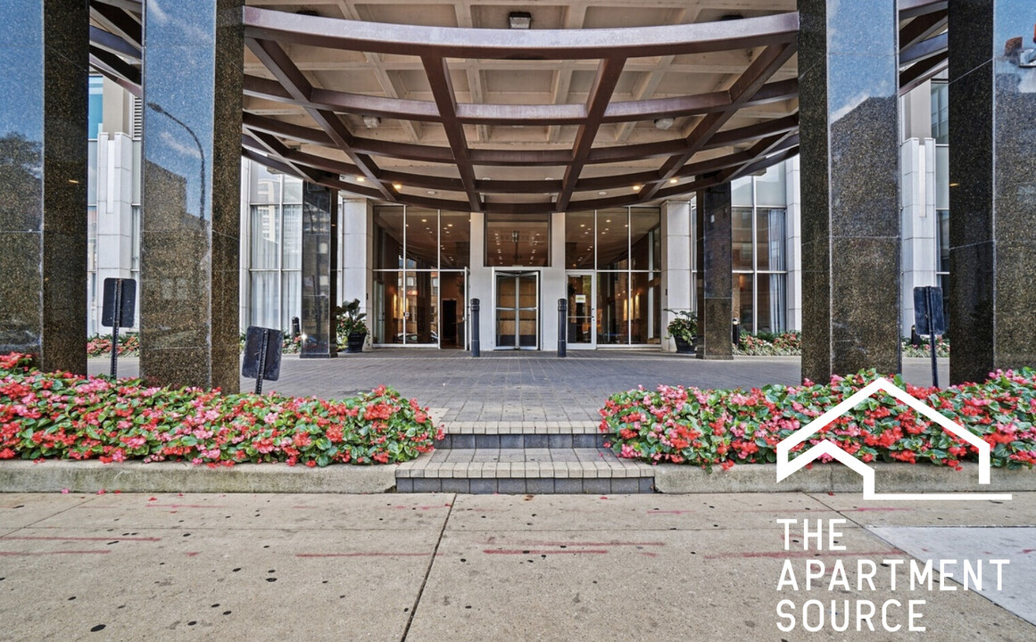 655 W Irving Park Rd, Unit 3512 in Chicago, IL - Building Photo