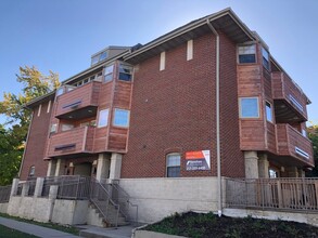 1002SEC in Champaign, IL - Building Photo - Interior Photo