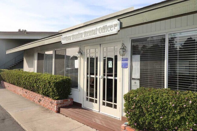 VISTA BONITA in Bonita, CA - Building Photo - Building Photo