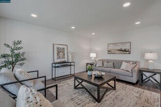 2242 Westwood Ct in Pittsburg, CA - Building Photo - Building Photo