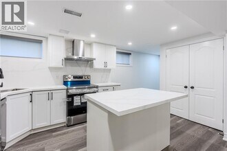 16 Doreen Ct in Hamilton, ON - Building Photo - Building Photo