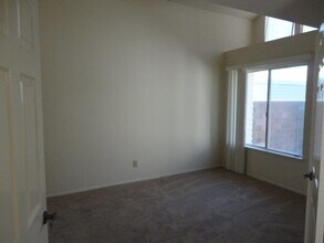 7113 Lantana Terrace in Carlsbad, CA - Building Photo - Building Photo