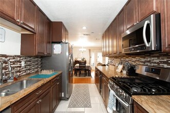 11850 High Valley Dr in Dallas, TX - Building Photo - Building Photo