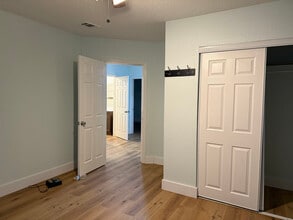 2543 E Ann Arbor Ave in Dallas, TX - Building Photo - Building Photo