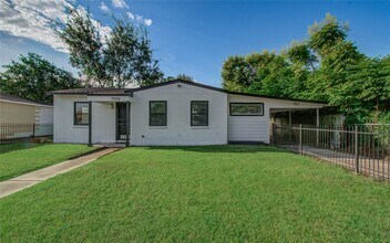 7530 Park Pl Blvd in Houston, TX - Foto de edificio - Building Photo