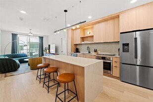 2323 S Lamar Blvd in Austin, TX - Building Photo