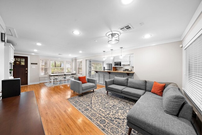 property at 954 W 41st St