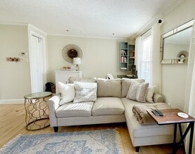 10 Derne St, Unit 4 in Boston, MA - Foto de edificio - Building Photo