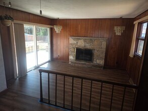 28 Burt St in Acushnet, MA - Foto de edificio - Building Photo