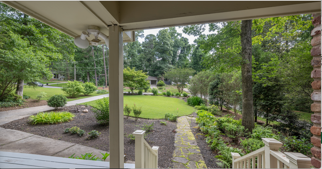 2320 Tanglewood Cir NE in Atlanta, GA - Building Photo - Building Photo