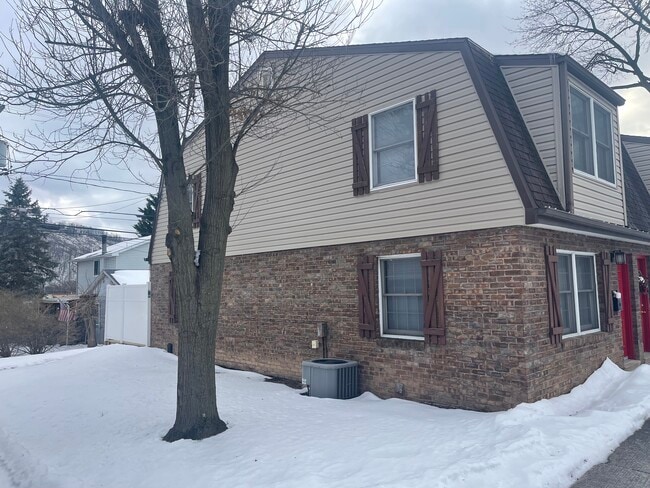 908 Church St, Unit 6 in Hollidaysburg, PA - Building Photo - Building Photo