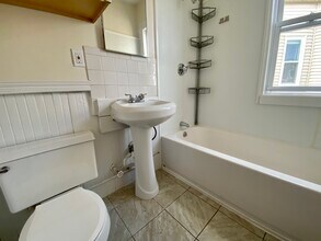 14 Belknap St, Unit 2 in Somerville, MA - Building Photo - Building Photo