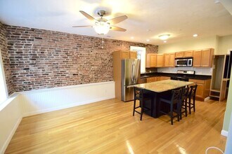 172 Cottage St in Boston, MA - Building Photo - Building Photo