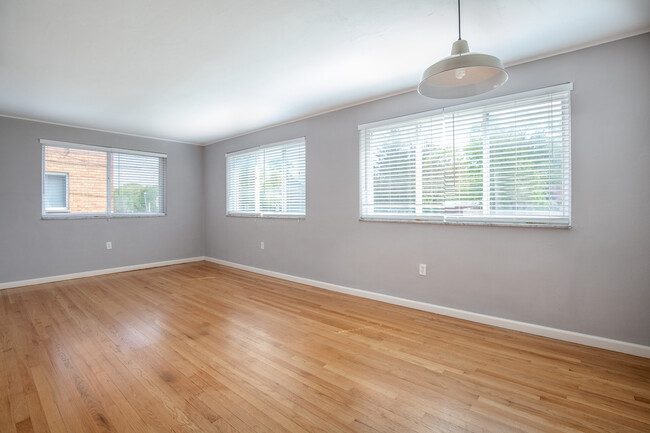 2507 S Big Bend Blvd in Maplewood, MO - Building Photo - Building Photo