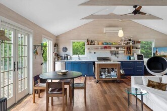 27 Landing Ln in Southampton, NY - Building Photo - Building Photo