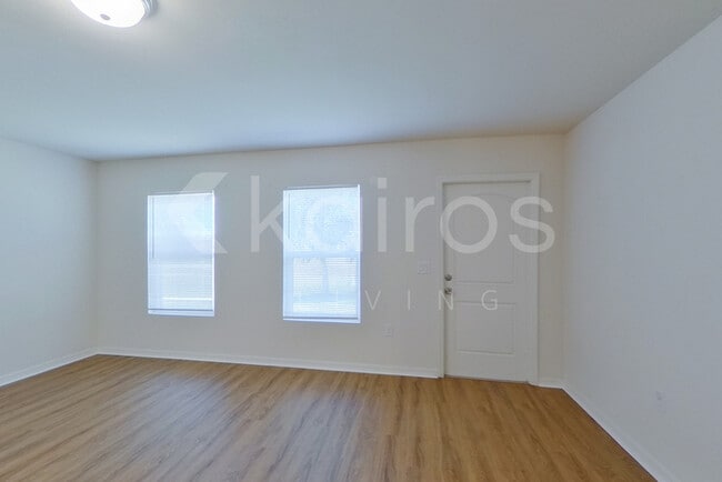 4418 NE 22nd Ave in Cape Coral, FL - Foto de edificio - Building Photo