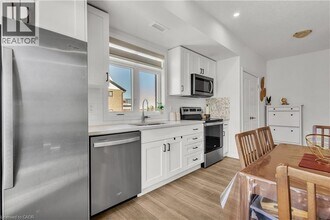 405 Myers Rd in Cambridge, ON - Building Photo - Building Photo