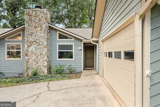 2076 Lake Ridge Terrace in Lawrenceville, GA - Building Photo - Building Photo