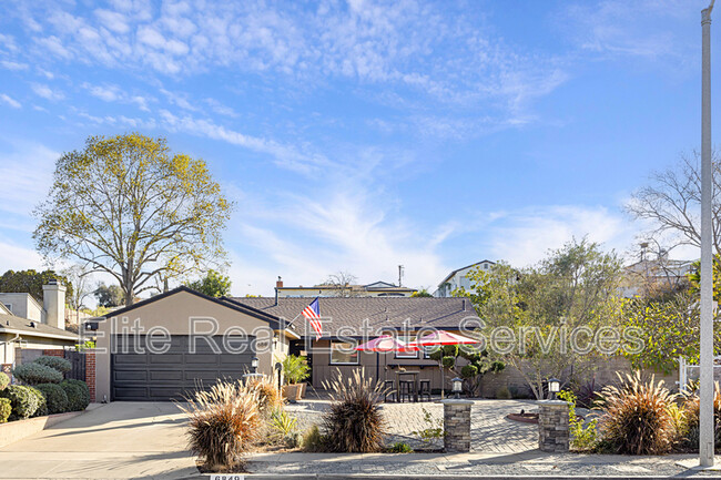 6849 Cartwright St in San Diego, CA - Foto de edificio - Building Photo