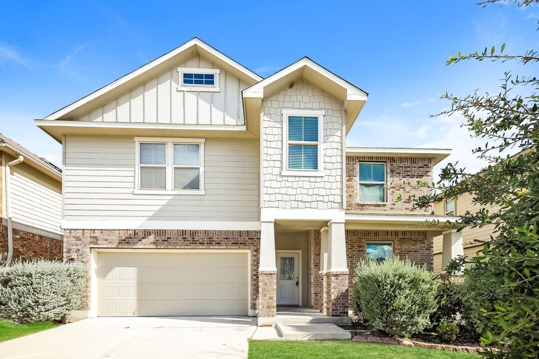 8811 Palmetto Pk in Converse, TX - Building Photo