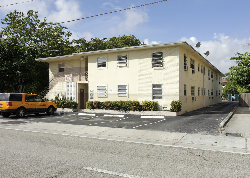 Bal Manor Apartments in Miami, FL - Building Photo